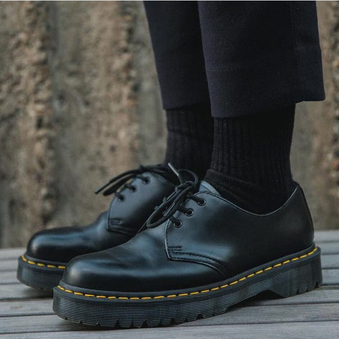 Buty Dr. Martens — ikoniczne glany subkultur i mody alternatywnej
